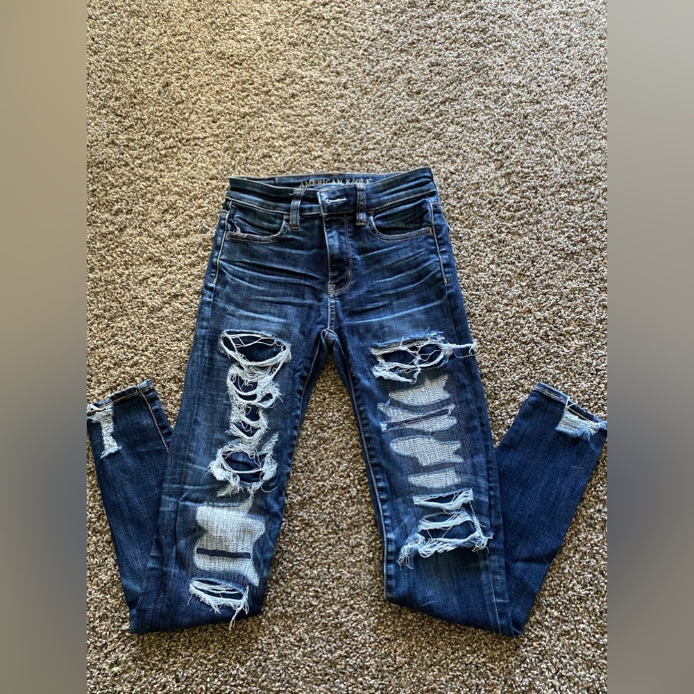 american eagle high waisted ripped jeans 💕💕